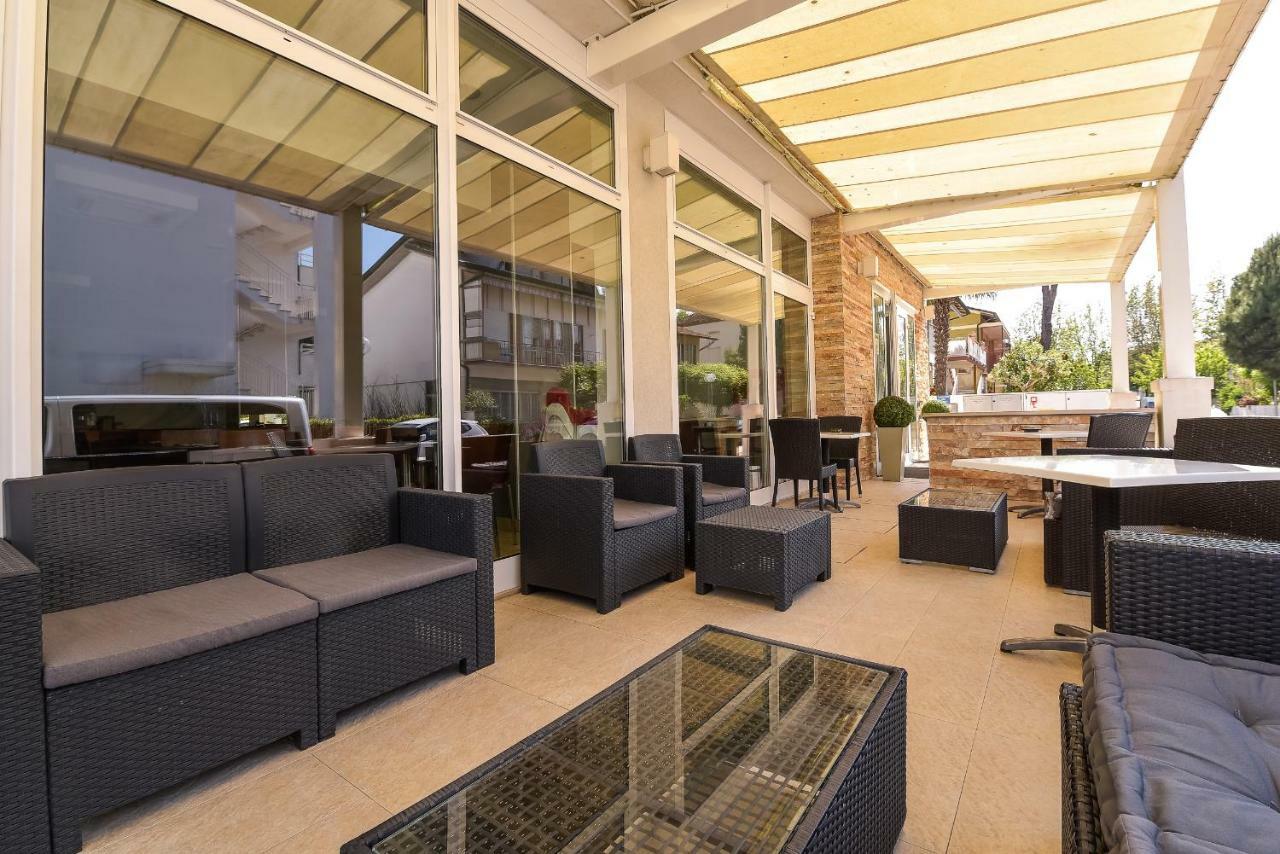 Hotel Diamante เชเซนาติโก ภายนอก รูปภาพ